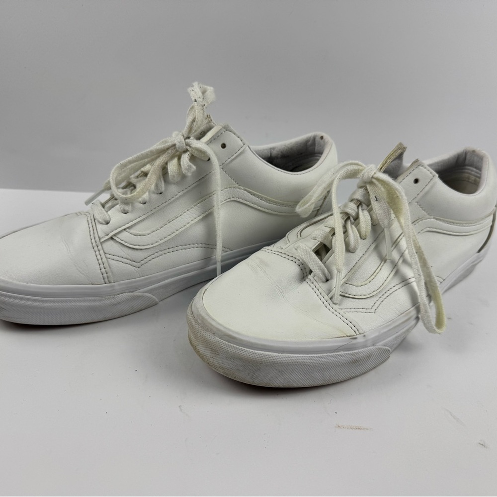 Vans old skool True White leather sneakers men’s 9.5 women’s 11